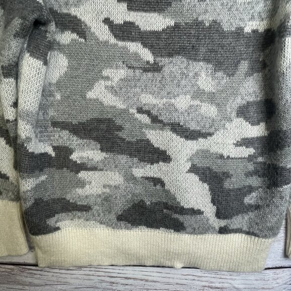 Banana Republic Women's Size L Camo Fuzzy Sweater Wool, Cotton, Mohair Blend - Picture 3 of 10